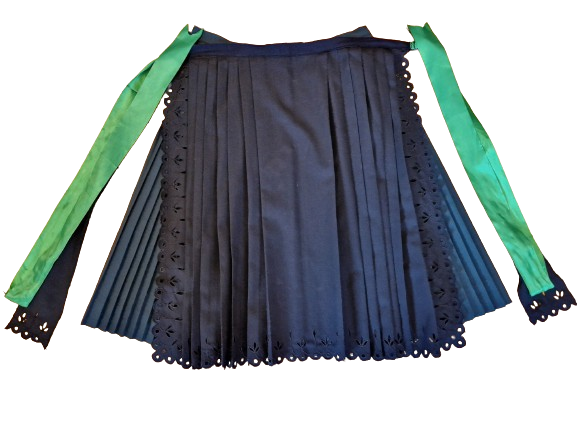 Skladaná sukňa s čiernou skladanou zásterou