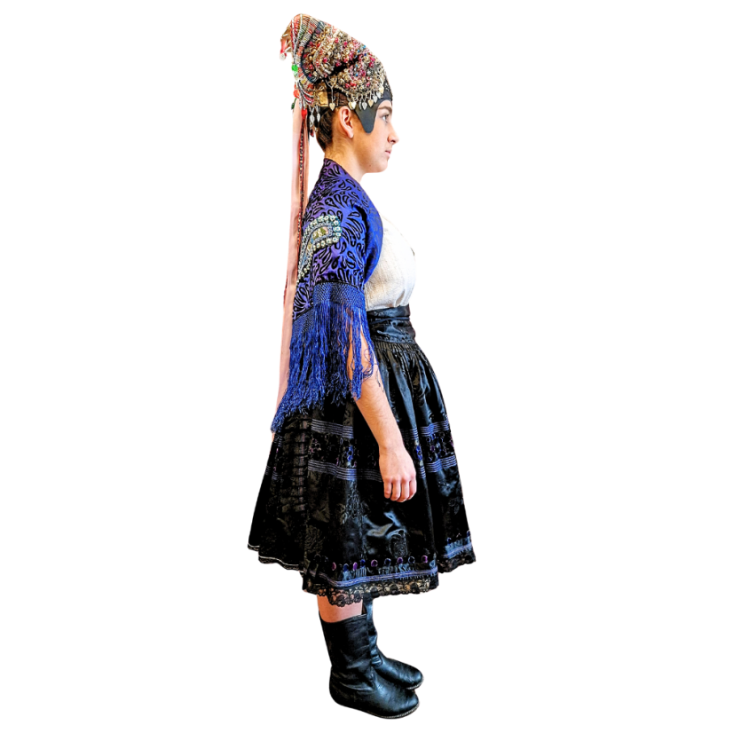 Ženský kroj Tekov so šatkou