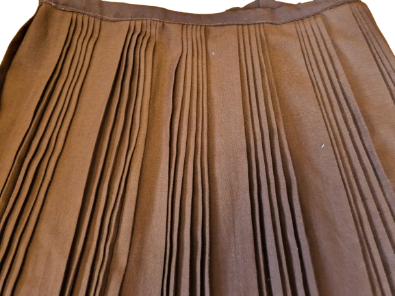 Skladaná sukňa s čiernou skladanou zásterou 3 - Váš dopyt: Chcem si požičať