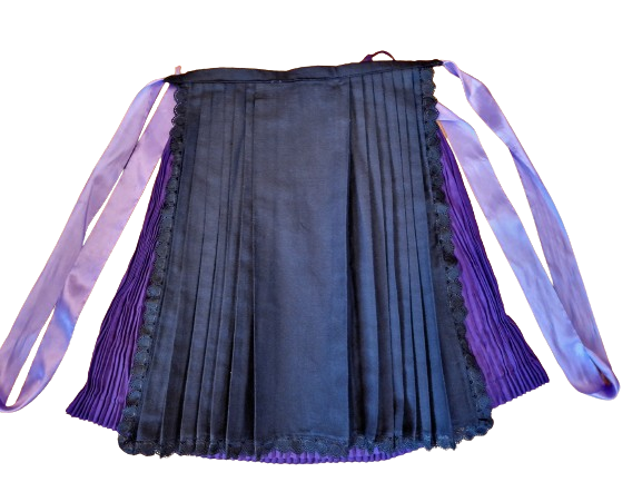 Skladaná sukňa s čiernou skladanou zásterou 2 Skladaná sukňa s čiernou skladanou zásterou 2