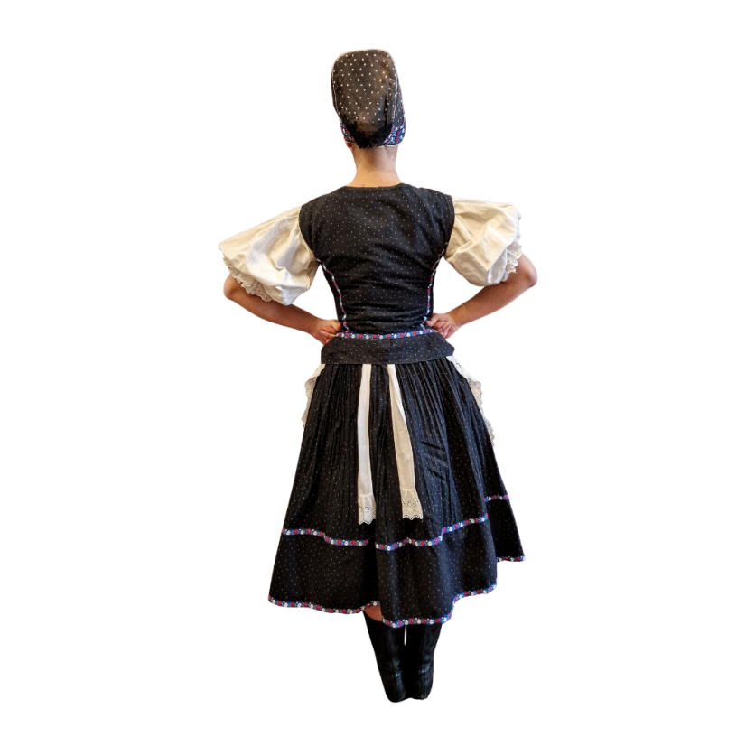 Ženský kroj z Pohronskej Polhory