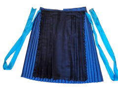 Skladaná sukňa s čiernou skladanou zásterou 4